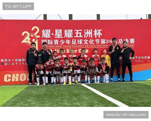 中超球员走进校园，推广足球文化，中超球队的榜样