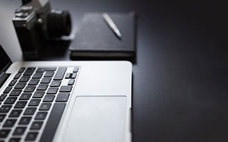 李静快速跑位制造威胁，l李静训