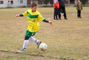 中国足球俱乐部完善青年球员成长通道，中国足球青训人才